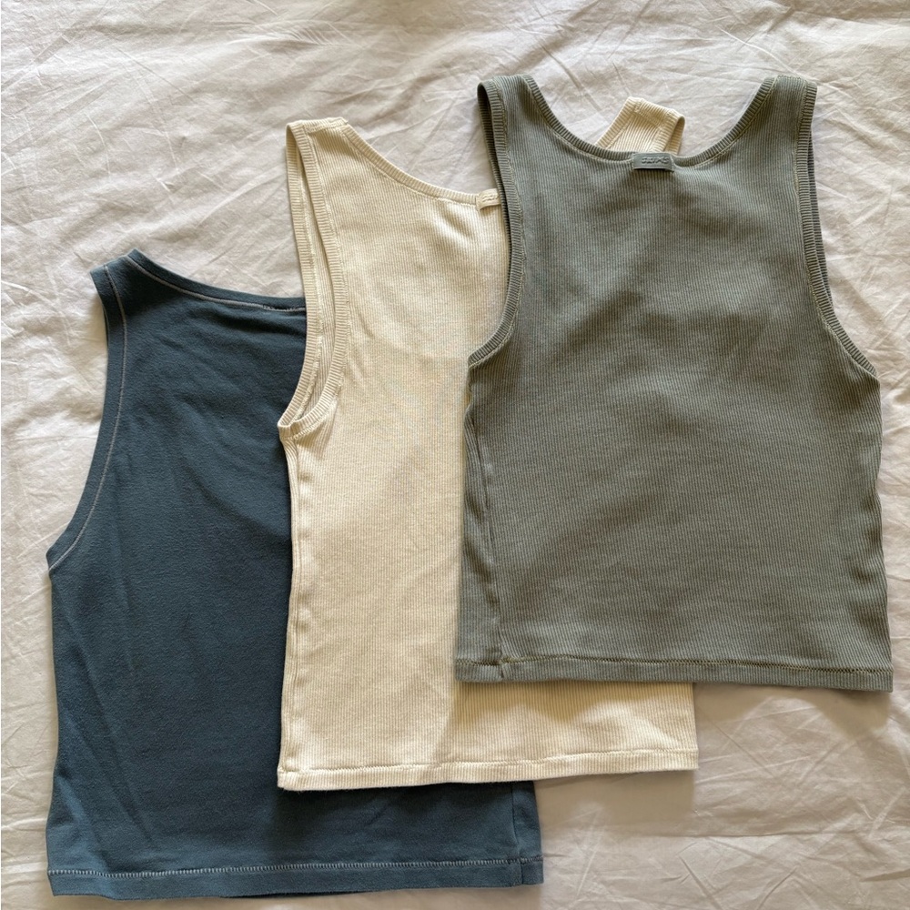 Bundle of 3 SKIMS Tank Tops - Picture 2 of 6